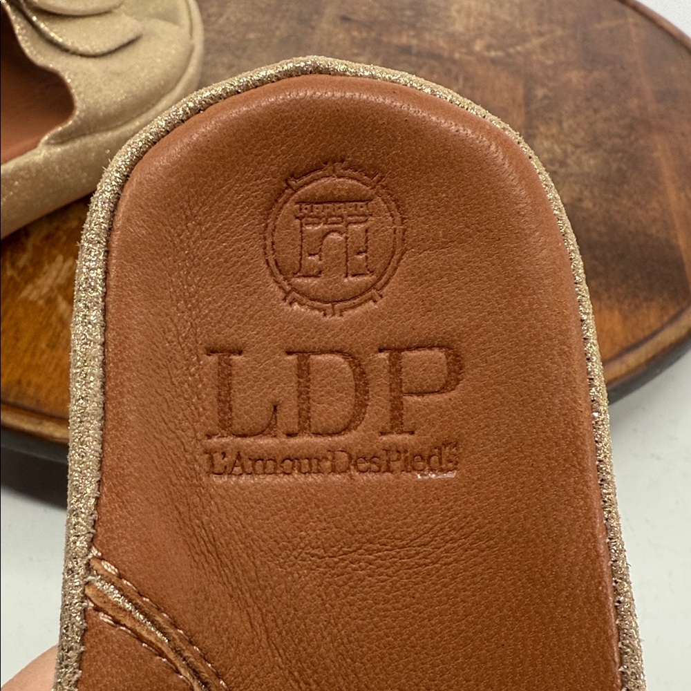 LDP Sandals Wm 9M L'Amour Des Pieds Gold Sparkle Leather Buckle Slides - Picture 10 of 11
